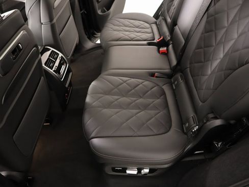 New 2025 BMW X7 xDrive40i w/ Parking Assistance Package image 13