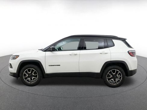 Used 2025 Jeep Compass Trailhawk AWD/4WD image 5