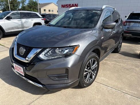 Used 2020 Nissan Rogue SV w/ Premium Package AWD/4WD image 3