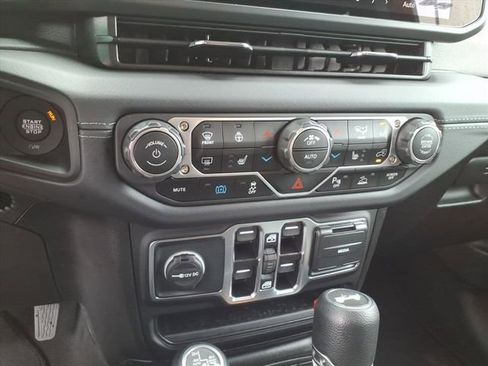 Used 2025 Jeep Wrangler Unlimited Sahara w/ Safety Group AWD/4WD image 21