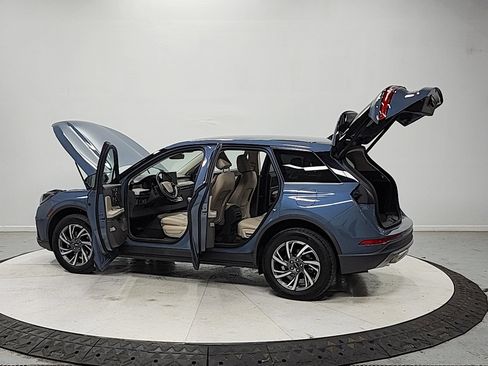 Used 2023 Lincoln Corsair AWD w/ Equipment Group 101A image 13