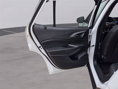 Used 2024 Chevrolet Trax LT image 27