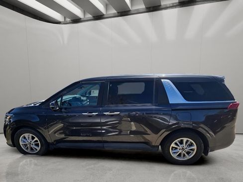 Used 2022 Kia Carnival LX FWD image 4