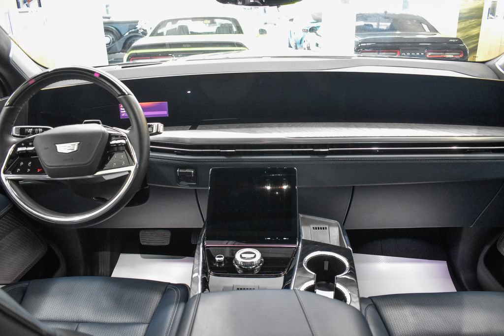 Used 2025 Cadillac Escalade IQ Luxury 2 w/ LPO, Premium Carpet Package AWD/4WD image 21