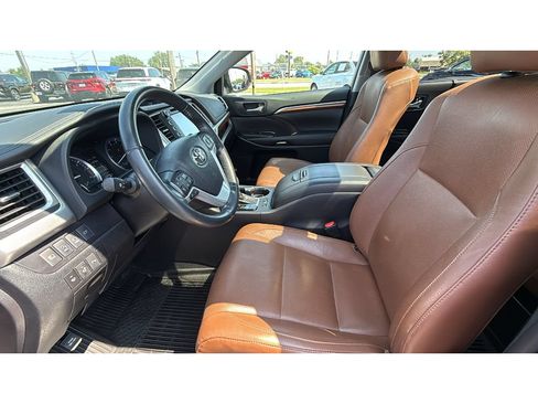 Certified 2019 Toyota Highlander Limited Platinum AWD/4WD image 33