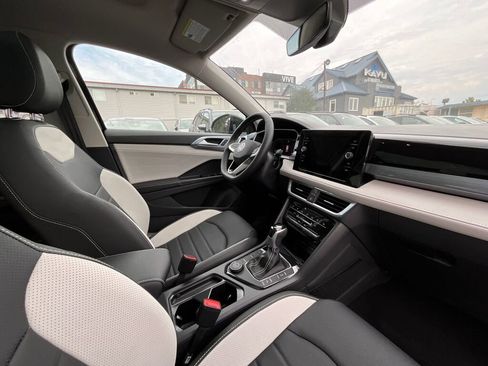 New 2025 Volkswagen Taos SEL image 17