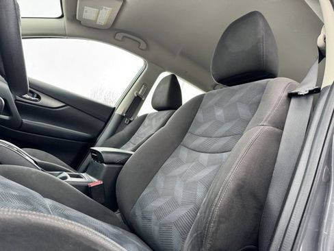 Used 2015 Nissan Rogue S image 9