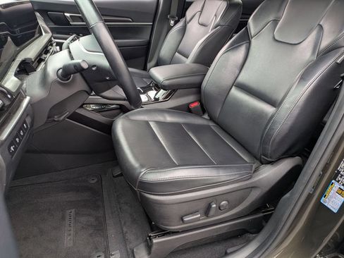Used 2025 Kia Telluride S AWD/4WD image 14