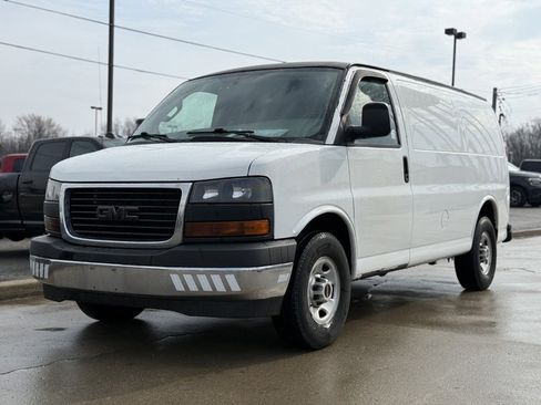 Used 2017 GMC Savana 2500 image 25