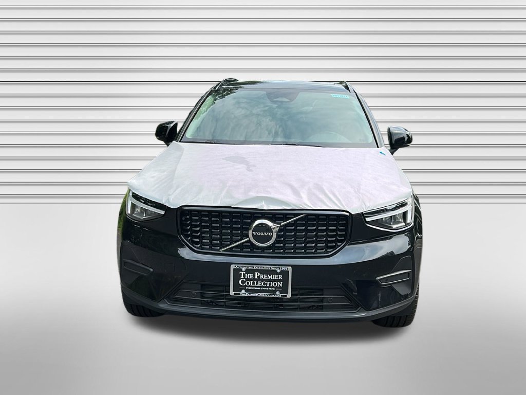 New 2026 Volvo XC40 B5 Core w/ Protection Package Premier AWD/4WD image 2