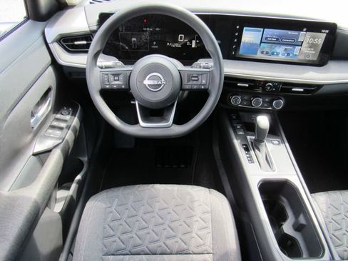 Certified 2025 Nissan Kicks SV FWD image 17