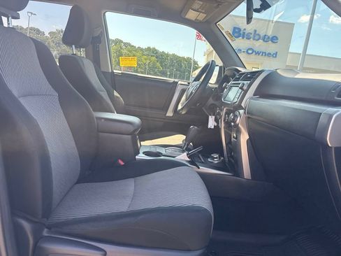 Used 2016 Toyota 4Runner SR5 AWD/4WD image 17