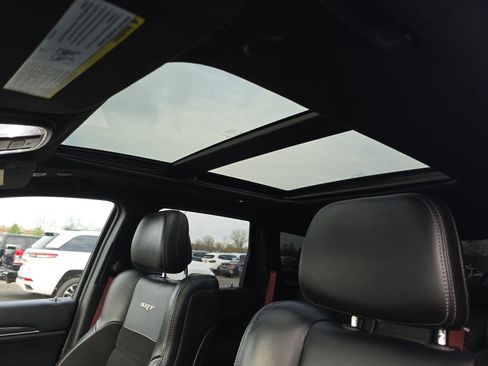 Used 2019 Jeep Grand Cherokee SRT image 19