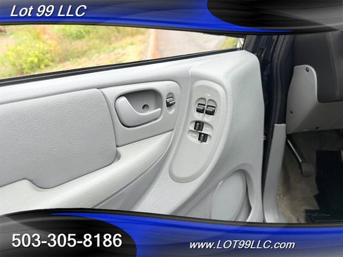 Used 2005 Dodge Grand Caravan SXT image 29