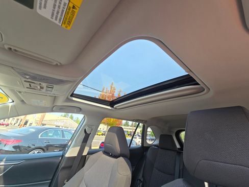 Used 2019 Toyota RAV4 XLE w/ Carpet Mat Package AWD/4WD image 23