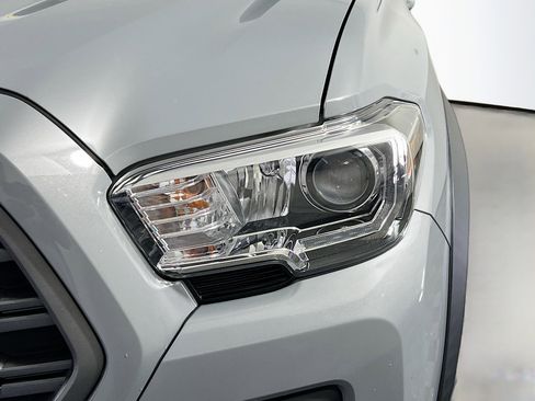 Used 2021 Toyota Tacoma TRD Off-Road image 11