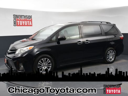 Used 2020 Toyota Sienna XLE image 1