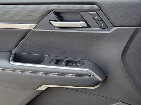 Used 2025 GMC Acadia Elevation image 28