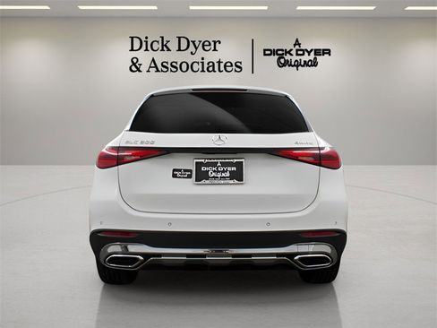 Used 2024 Mercedes-Benz GLC 300 4MATIC image 4