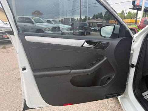 Used 2017 Volkswagen Jetta SE FWD image 11