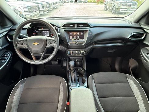 Used 2023 Chevrolet TrailBlazer LT FWD image 28
