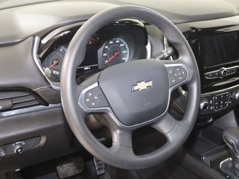Used 2021 Chevrolet Traverse LS image 6