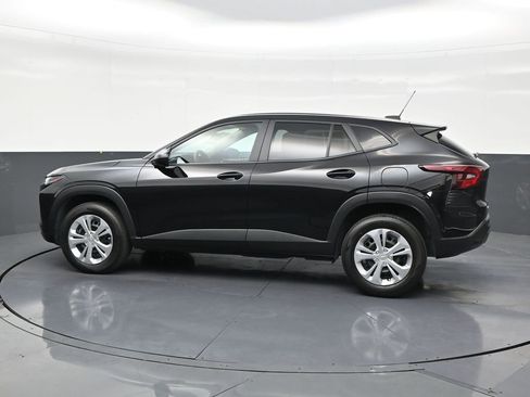 Used 2025 Chevrolet Trax LS image 2