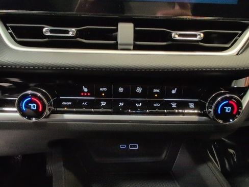 New 2026 Chevrolet Equinox LT w/ Convenience Package II image 21