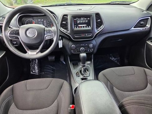Used 2021 Jeep Cherokee Latitude FWD image 12