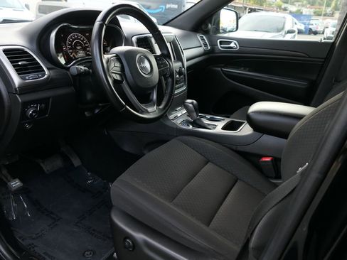 Used 2021 Jeep Grand Cherokee Laredo image 13