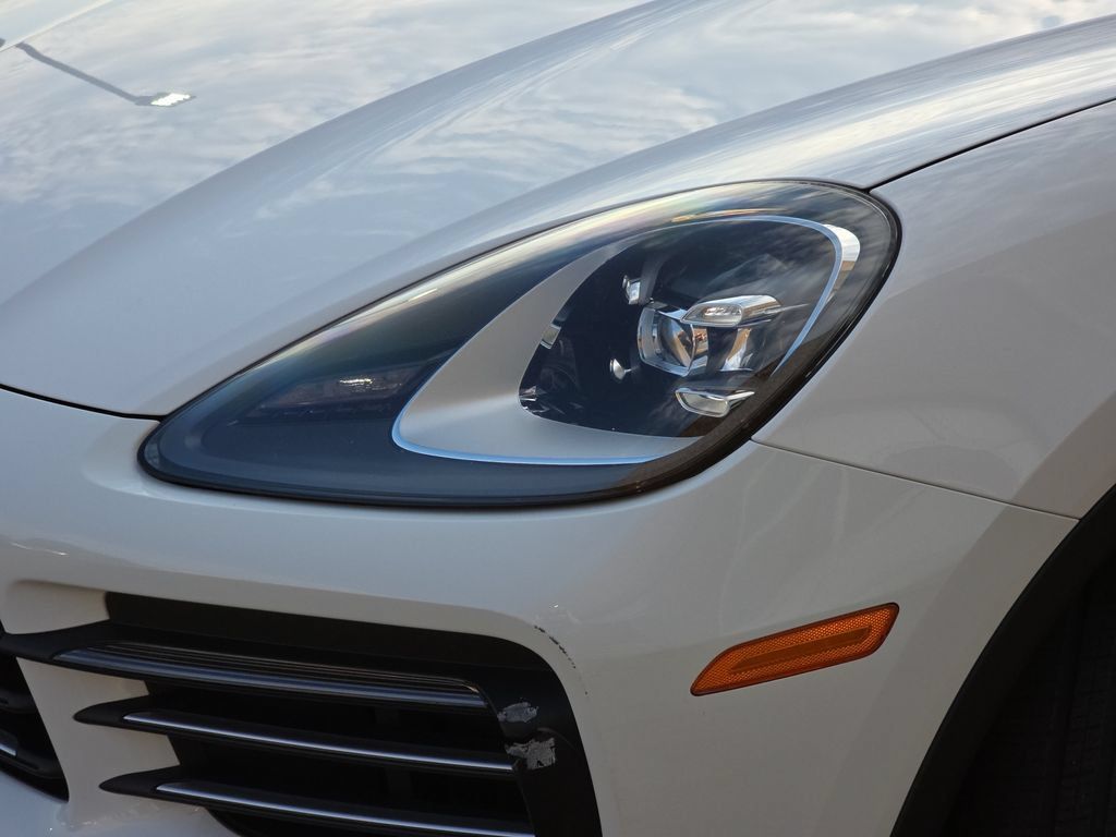 Used 2023 Porsche Cayenne AWD/4WD image 34