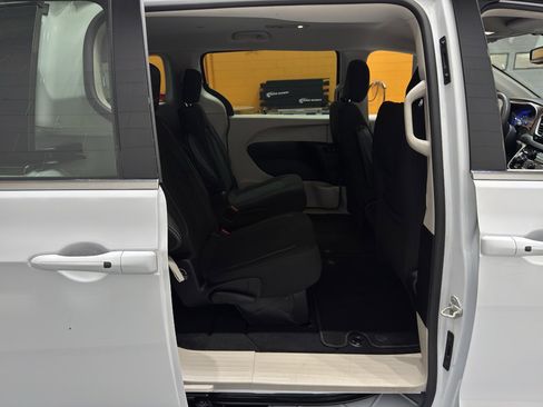 Used 2024 Chrysler Voyager LX image 21