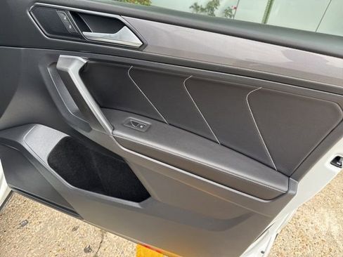 Used 2022 Volkswagen Tiguan SE AWD/4WD image 15