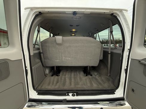 Used 2013 Ford E-350 and Econoline 350 XLT image 14