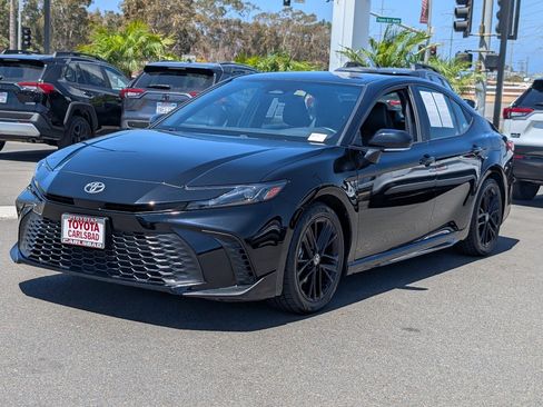 Used 2025 Toyota Camry SE FWD image 11