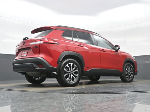 Used 2024 Toyota Corolla Cross SE image 30