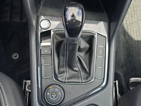Used 2022 Volkswagen Tiguan SE AWD/4WD image 23