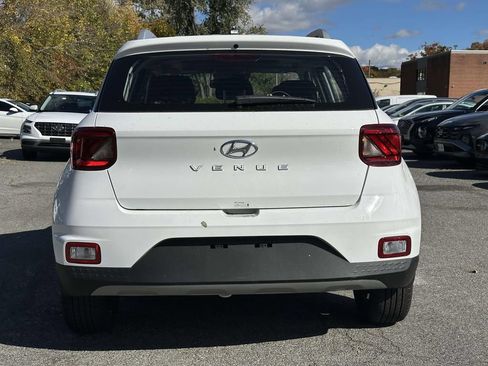 Certified 2025 Hyundai Venue SEL FWD image 4
