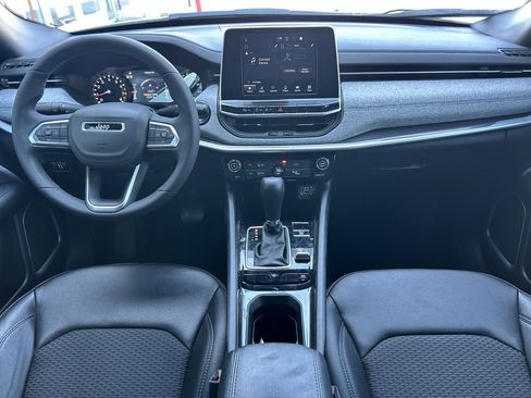 Used 2025 Jeep Compass Latitude image 11