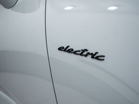 New 2025 Porsche Macan 4S Electric image 12