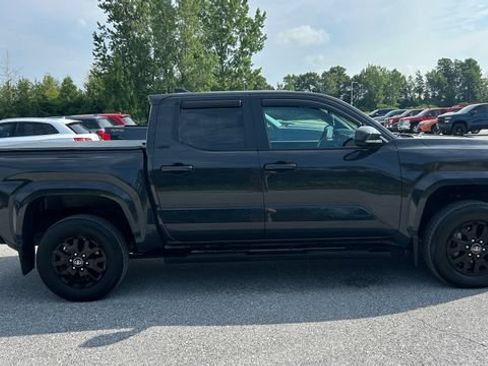 Used 2025 Toyota Tacoma SR5 w/ SR5 Upgrade Package AWD/4WD image 2