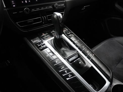 Used 2021 Porsche Macan image 23