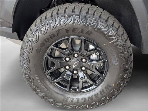 New 2026 Chevrolet Colorado ZR2 w/ Midnight Edition AWD/4WD image 14