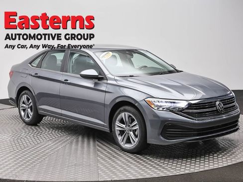 Used 2024 Volkswagen Jetta SE FWD image 3