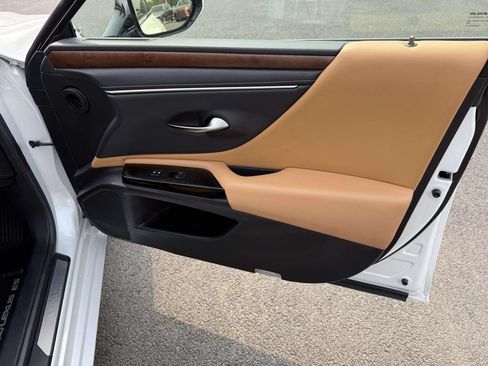 Used 2025 Lexus ES 350 w/ Premium Package FWD image 16
