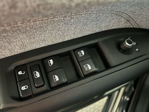 Used 2023 Jeep Compass Latitude image 5