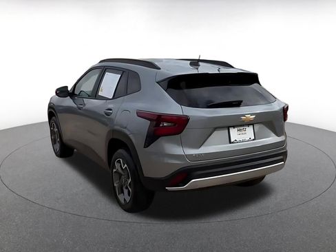 Used 2025 Chevrolet Trax LT image 11