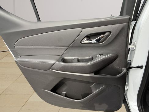 Used 2023 Chevrolet Traverse LT image 27