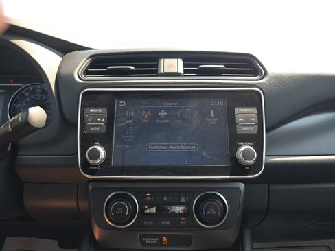 Used 2022 Nissan Leaf S FWD image 18