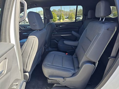 Used 2024 Chevrolet Traverse LT image 31